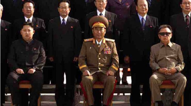 [Bild: Kim-Jong-Un-Ri-Yong-Ho-Kim-Jong-Il.jpg]